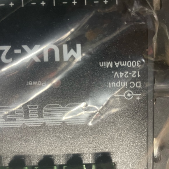 botex MU24 dmx 512 signal to analog converter .
New - Picture 6 of 7